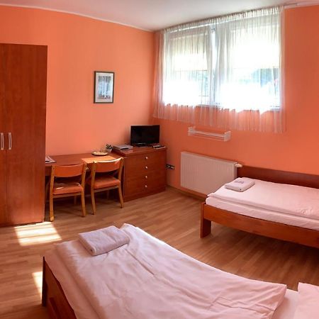 Penzion U Splavu Breclav Exterior photo