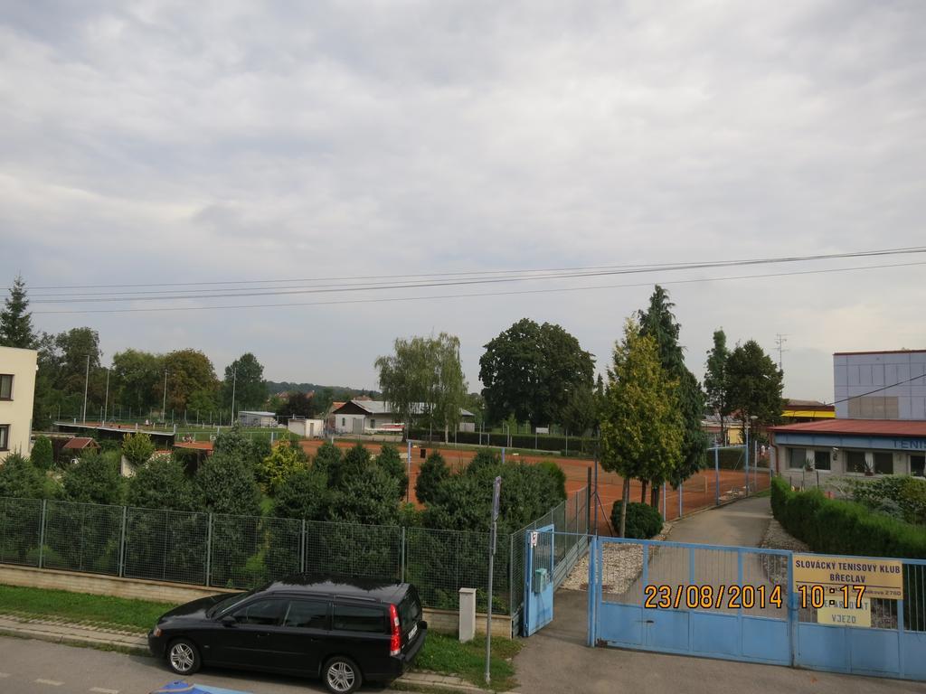 Penzion U Splavu Breclav Exterior photo