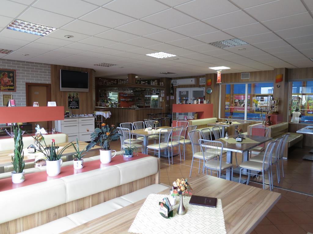 Penzion U Splavu Breclav Exterior photo