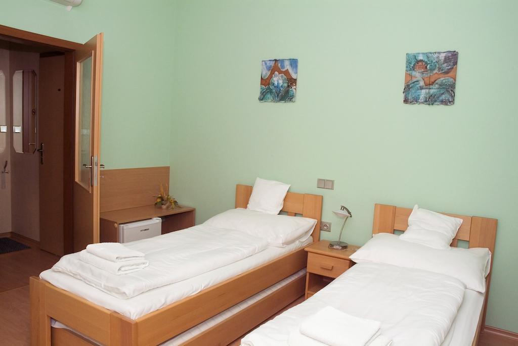 Penzion U Splavu Breclav Exterior photo