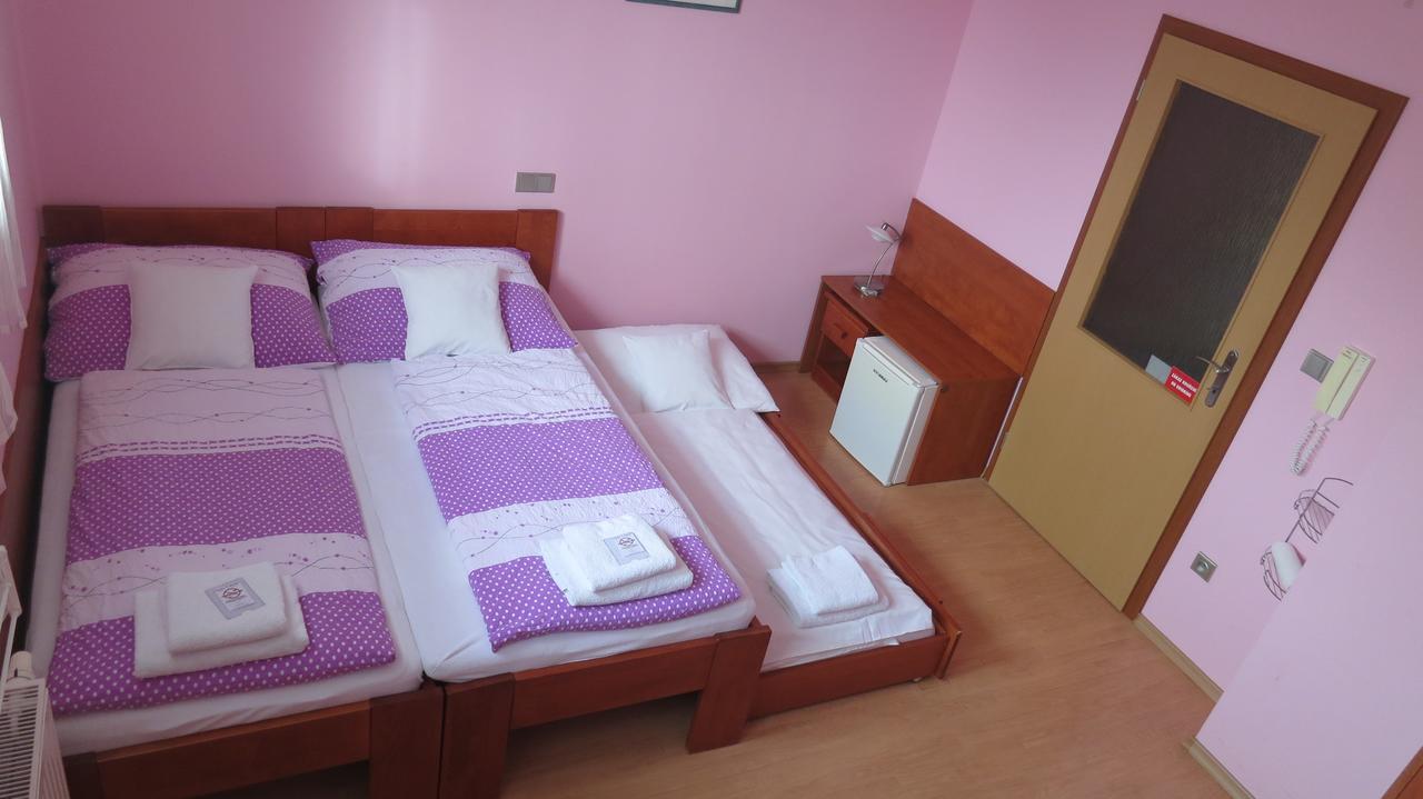 Penzion U Splavu Breclav Exterior photo
