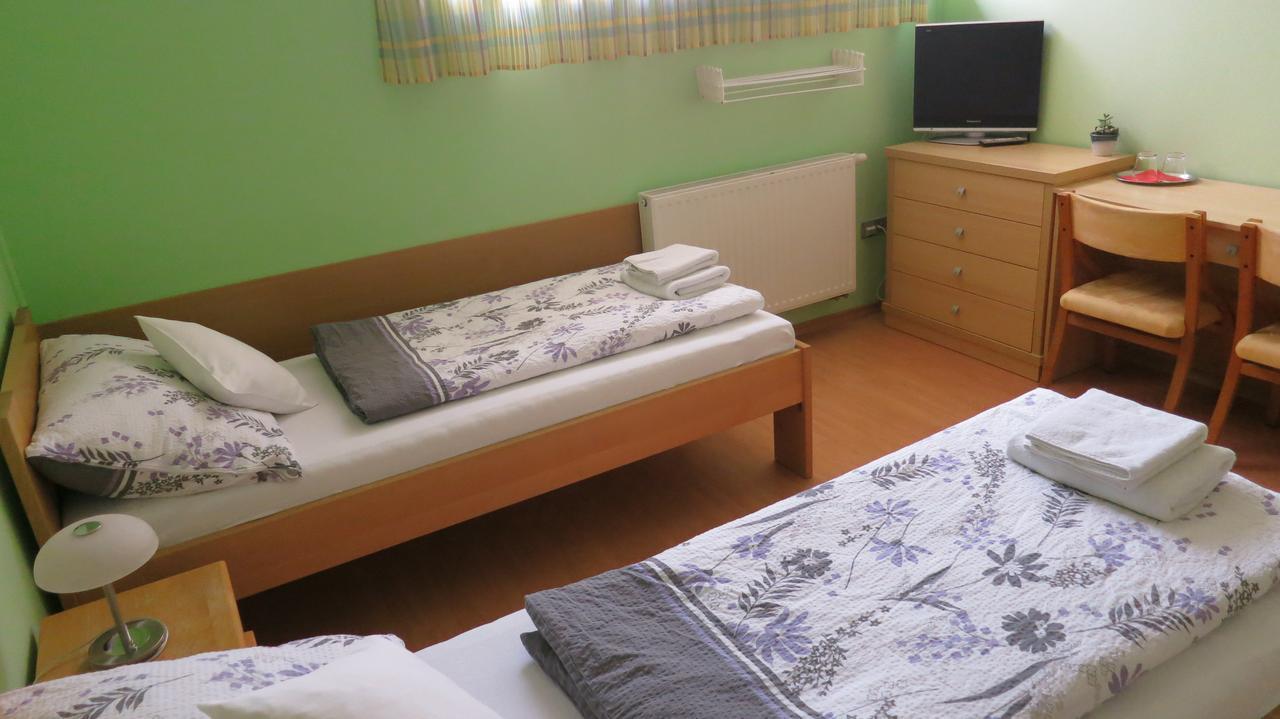 Penzion U Splavu Breclav Exterior photo
