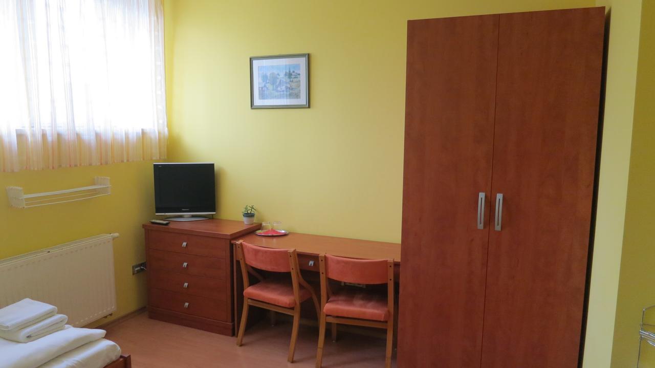 Penzion U Splavu Breclav Exterior photo