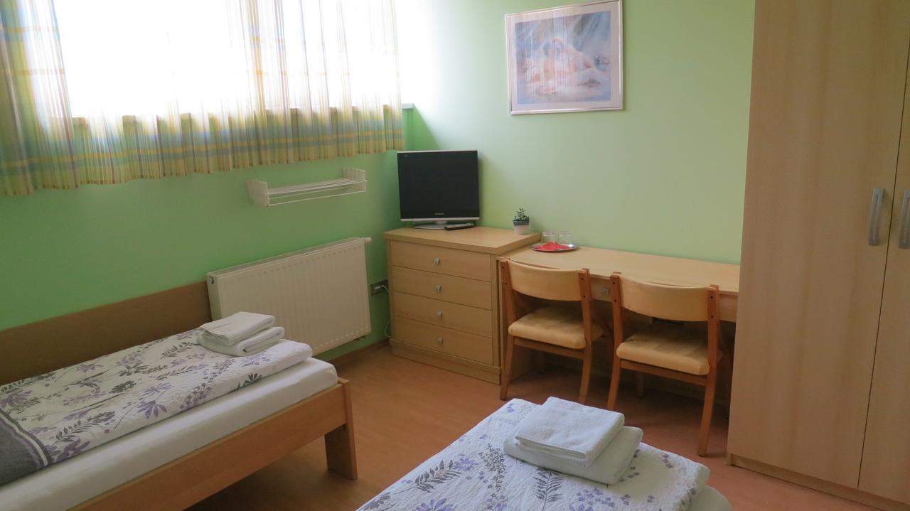 Penzion U Splavu Breclav Exterior photo