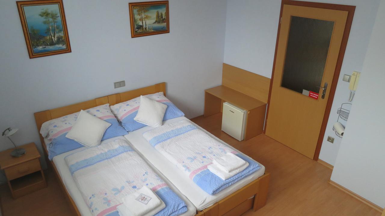 Penzion U Splavu Breclav Exterior photo